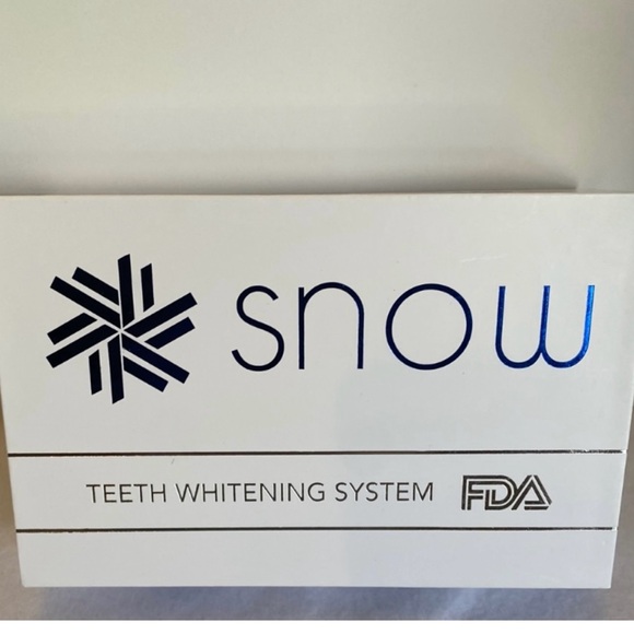 Snow Teeth Whitening System - Picture 1 of 10